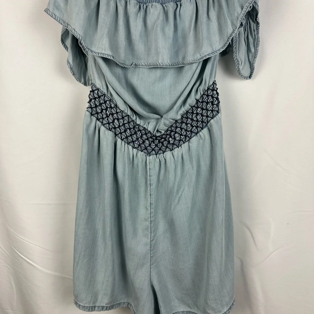 American Eagle Off The Shoulder Chambray Romper. Size Medium. Light wash. - Picture 7 of 11